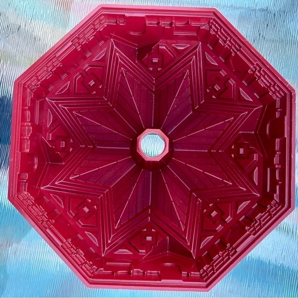 Bundt Cake Pan By Kitchen Aid Cast Aluminum Little Village Scene EUC - Picture 5 of 6